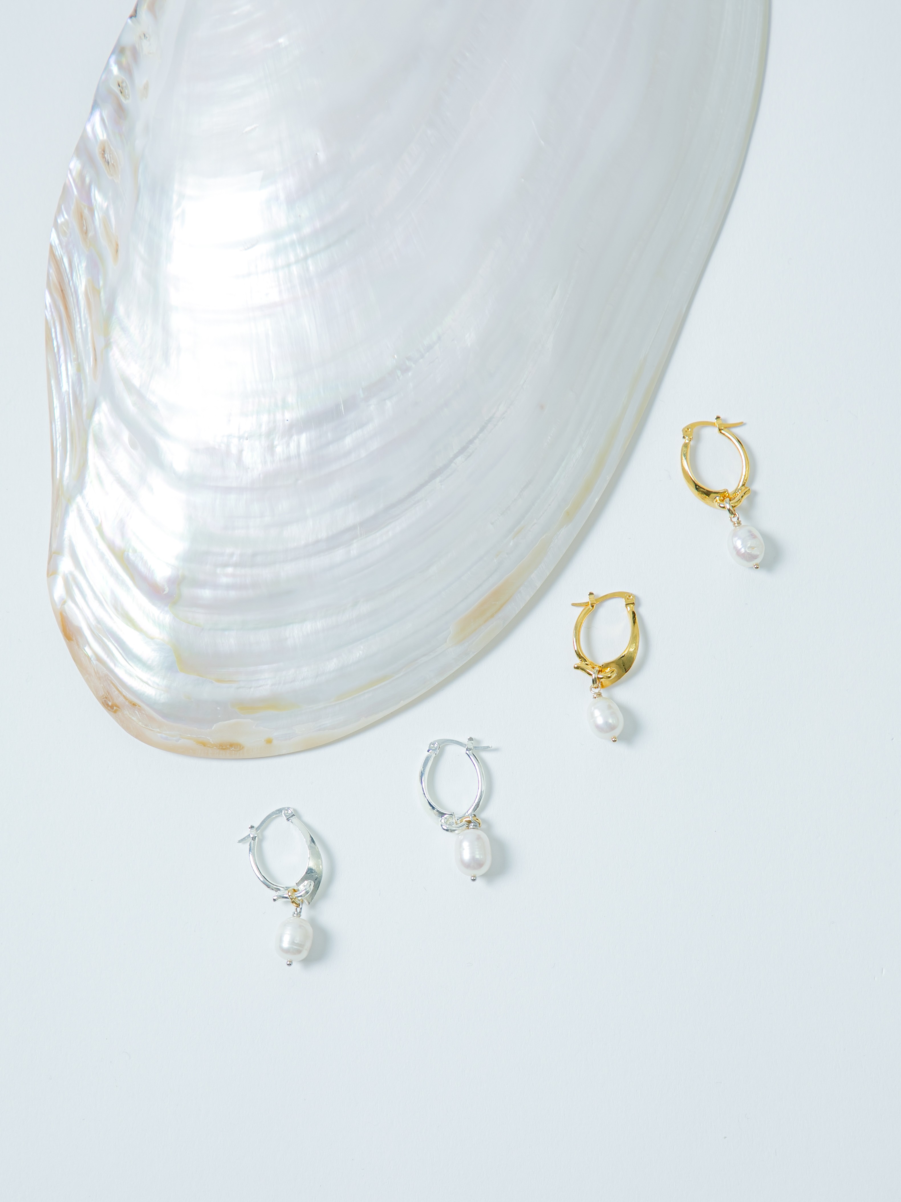 Pearl hook pierced earrings