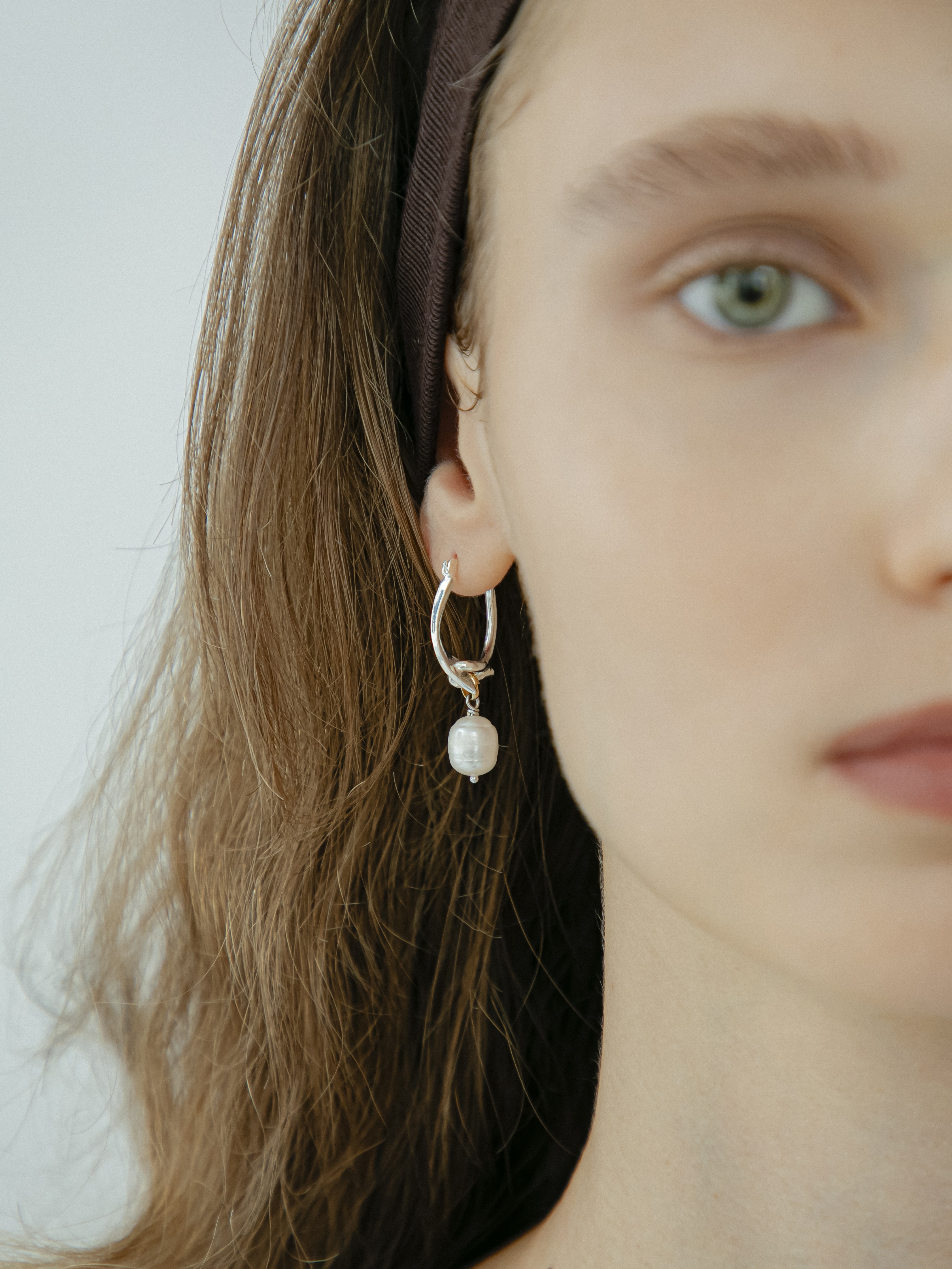 Pearl hook pierced earrings