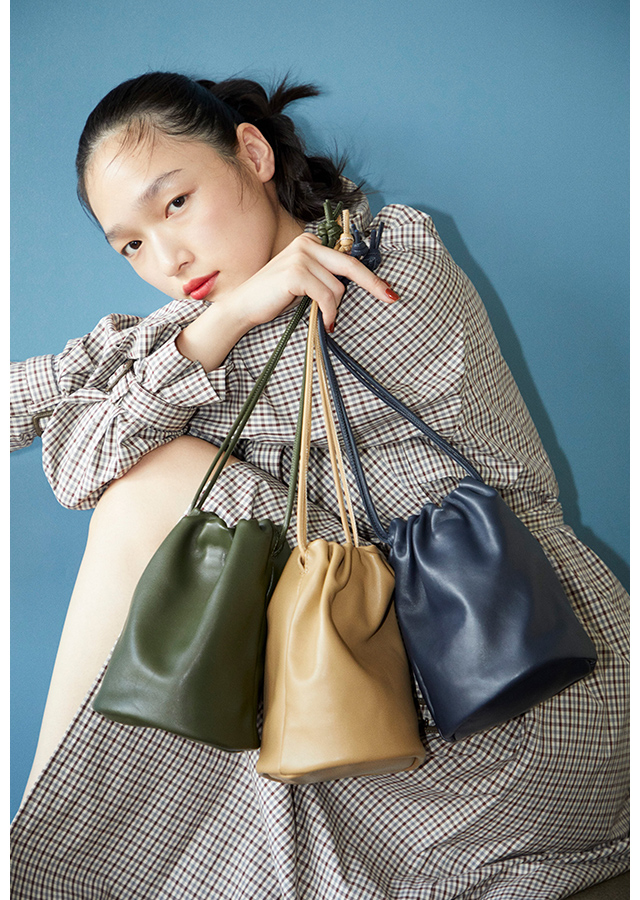 百々千晴 DO VERNIS WRAP BAG - ハンドバッグ