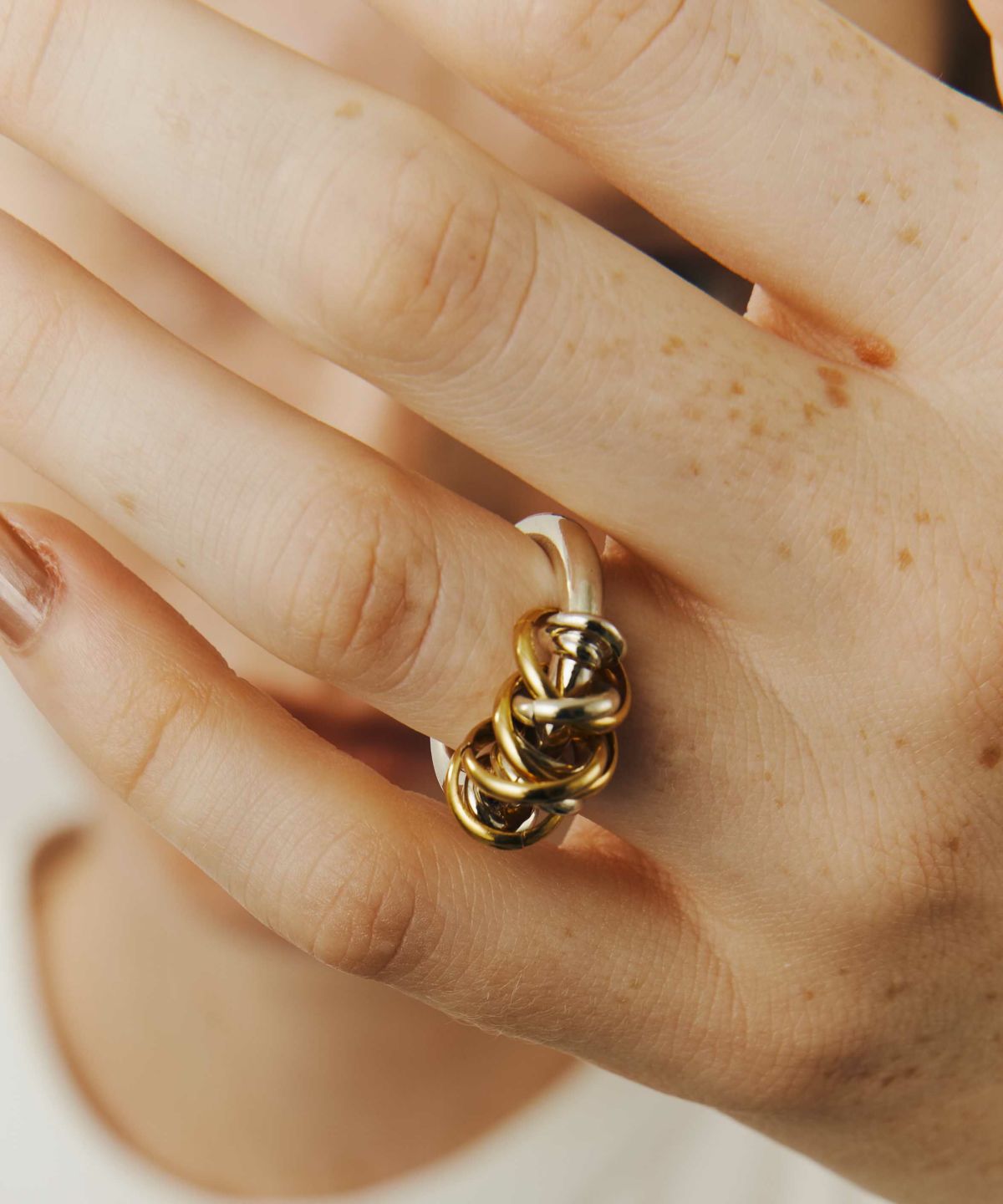 COLOR：ゴールド