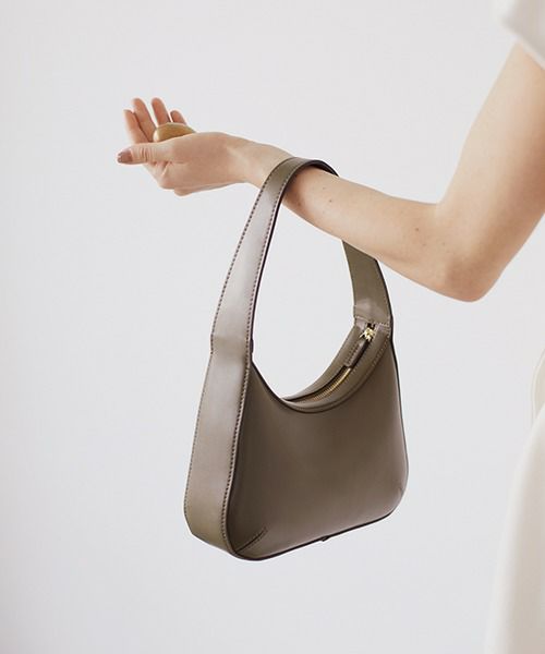 【美品】LEVERNIS(ル・ベルニ)Eco leather round bag LE VERNIS] Eco leather round bag | CASSELINI ONLINE SHOP