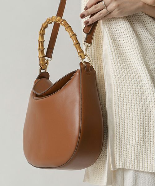 LE VERNIS] Lou half moon bag | CASSELINI ONLINE