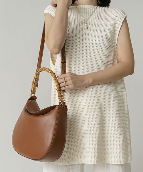 LE VERNIS] Lou half moon bag | CASSELINI ONLINE