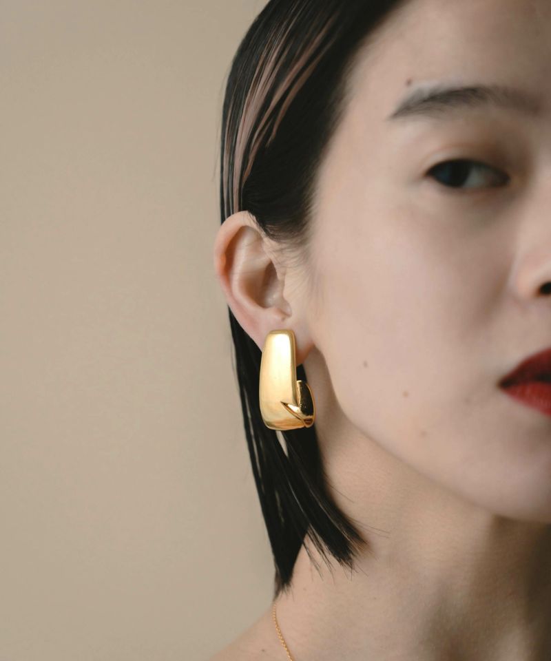 LAPUIS] Notch plate pierced earrings | CASSELINI ONLINE