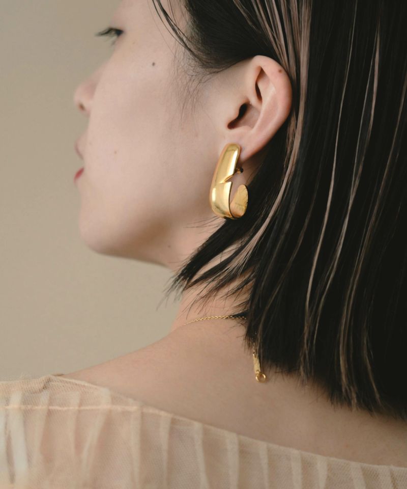 LAPUIS] Notch plate pierced earrings | CASSELINI ONLINE