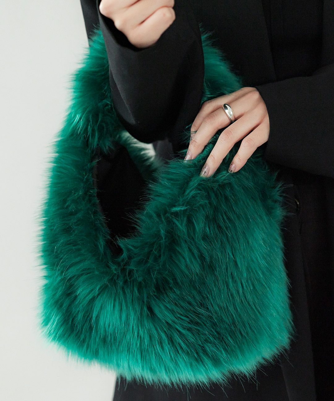LE VERNIS] Fake fur mini bag | CASSELINI ONLINE