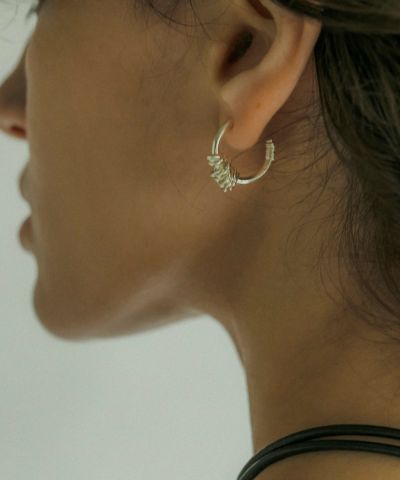 LAPUIS] Bicolor hoop pierced earrings | CASSELINI ONLINE