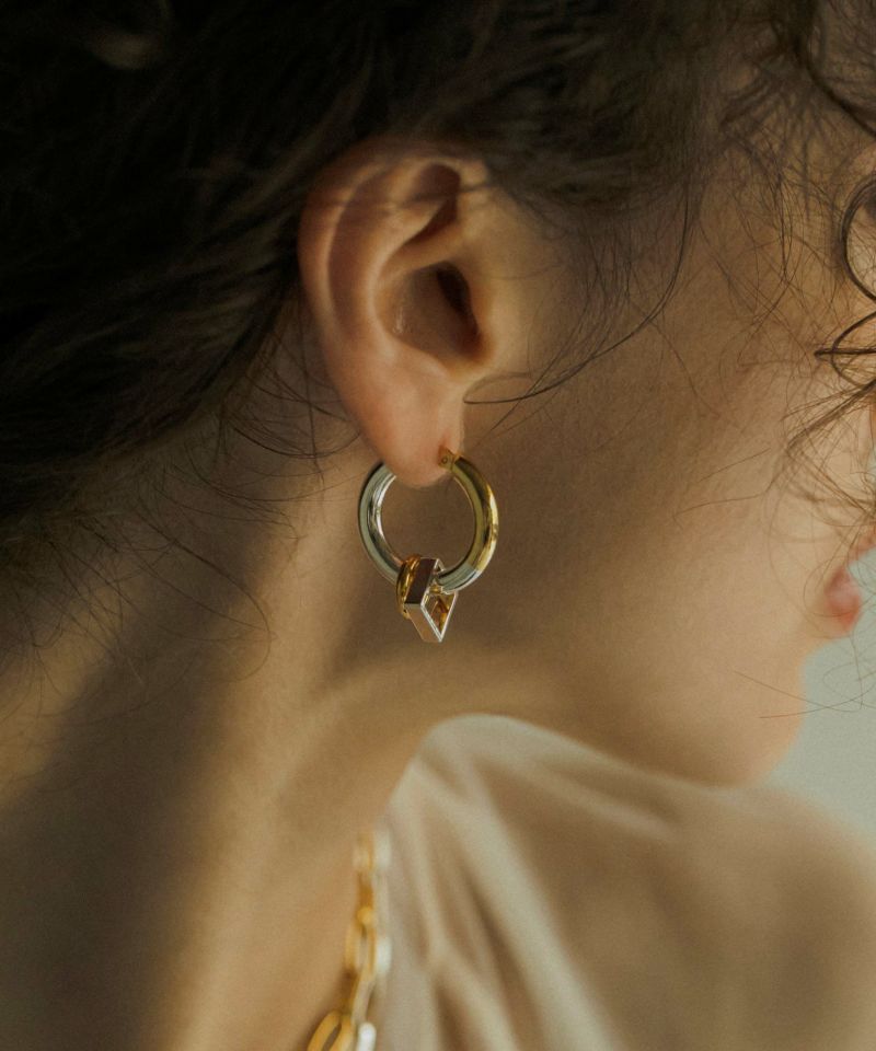 LAPUIS] Bicolor hoop pierced earrings | CASSELINI ONLINE