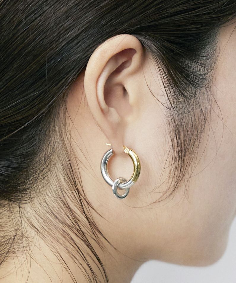 LAPUIS] Bicolor hoop pierced earrings | CASSELINI ONLINE