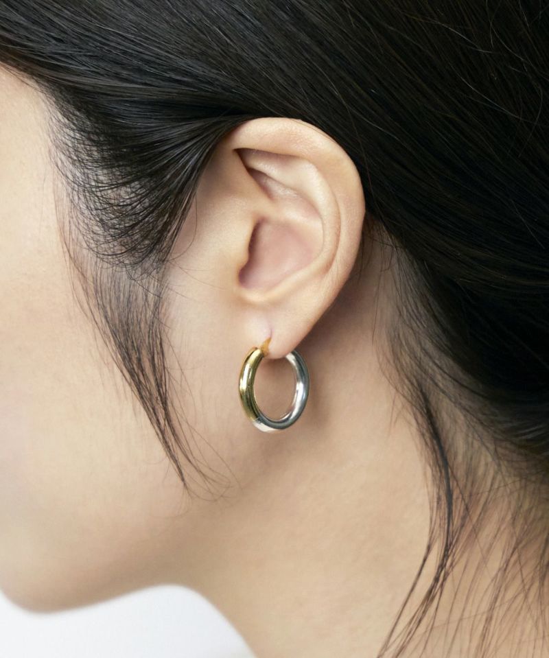 LAPUIS] Bicolor hoop pierced earrings | CASSELINI ONLINE