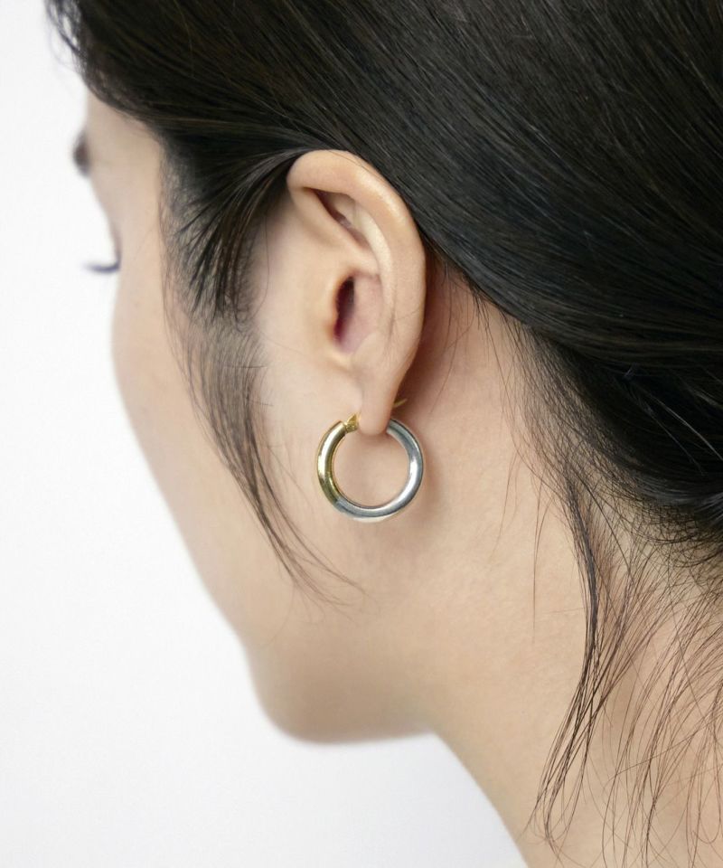 LAPUIS] Bicolor hoop pierced earrings | CASSELINI ONLINE