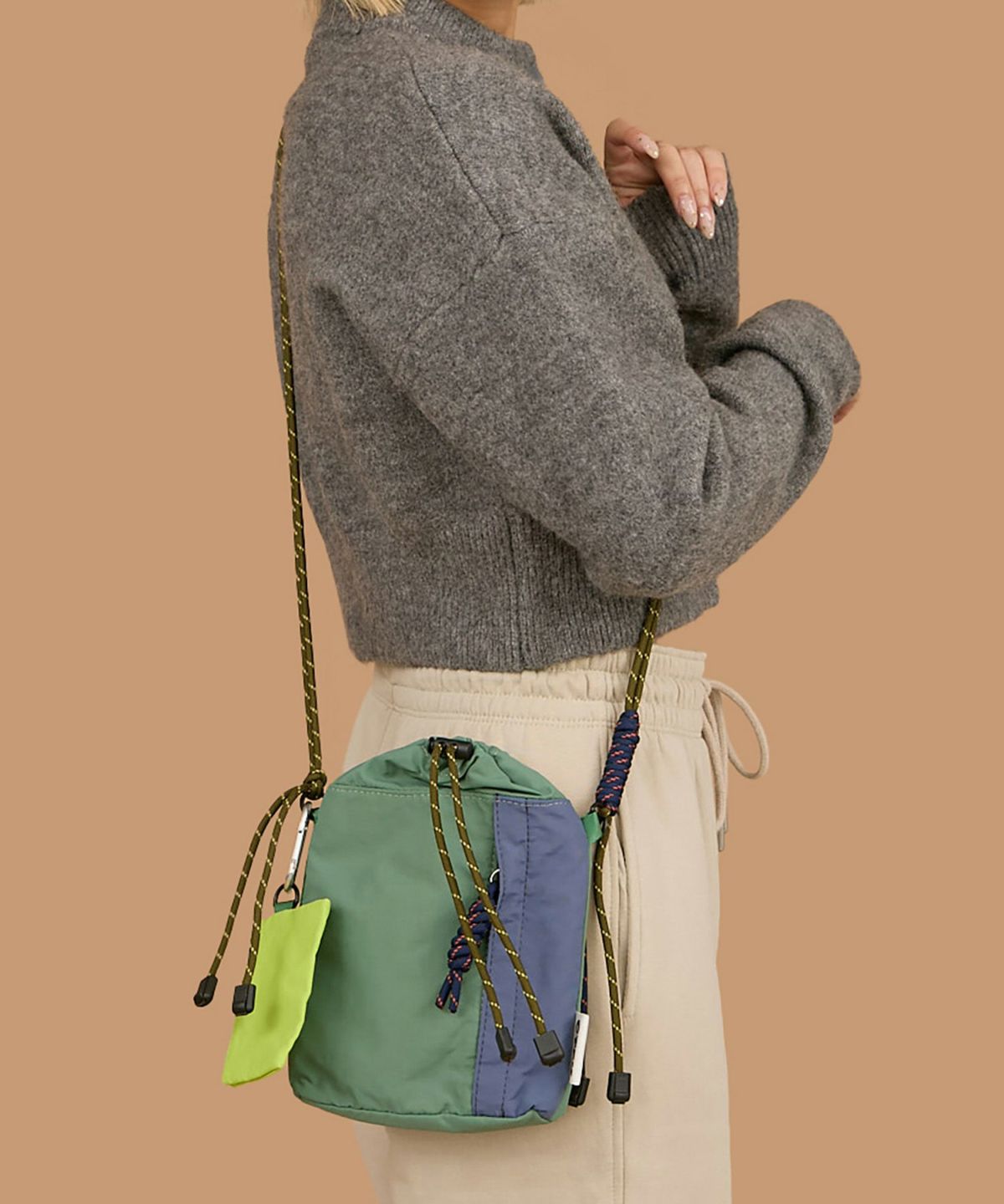 COLOR:モスグリーン