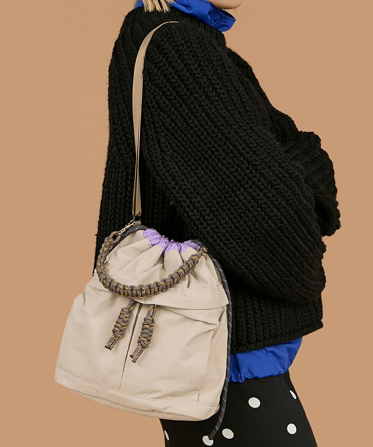 COLOR：アイボリー