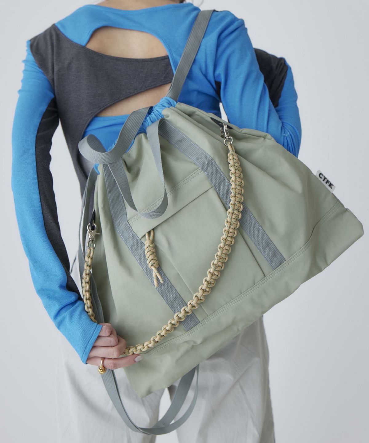 COLOR：オリーブ