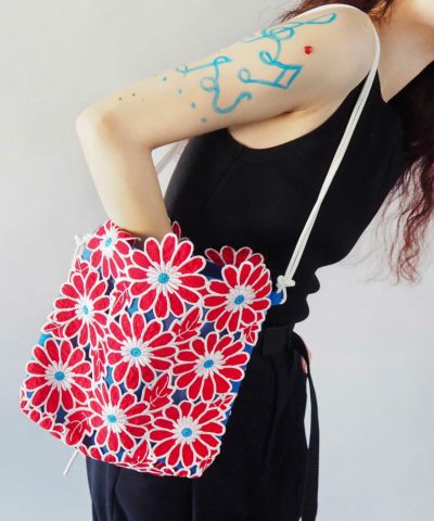 900pt還元 HEY! Mrs ROSE(ヘイ！ミセスローズ)フラワー刺繍TOTE