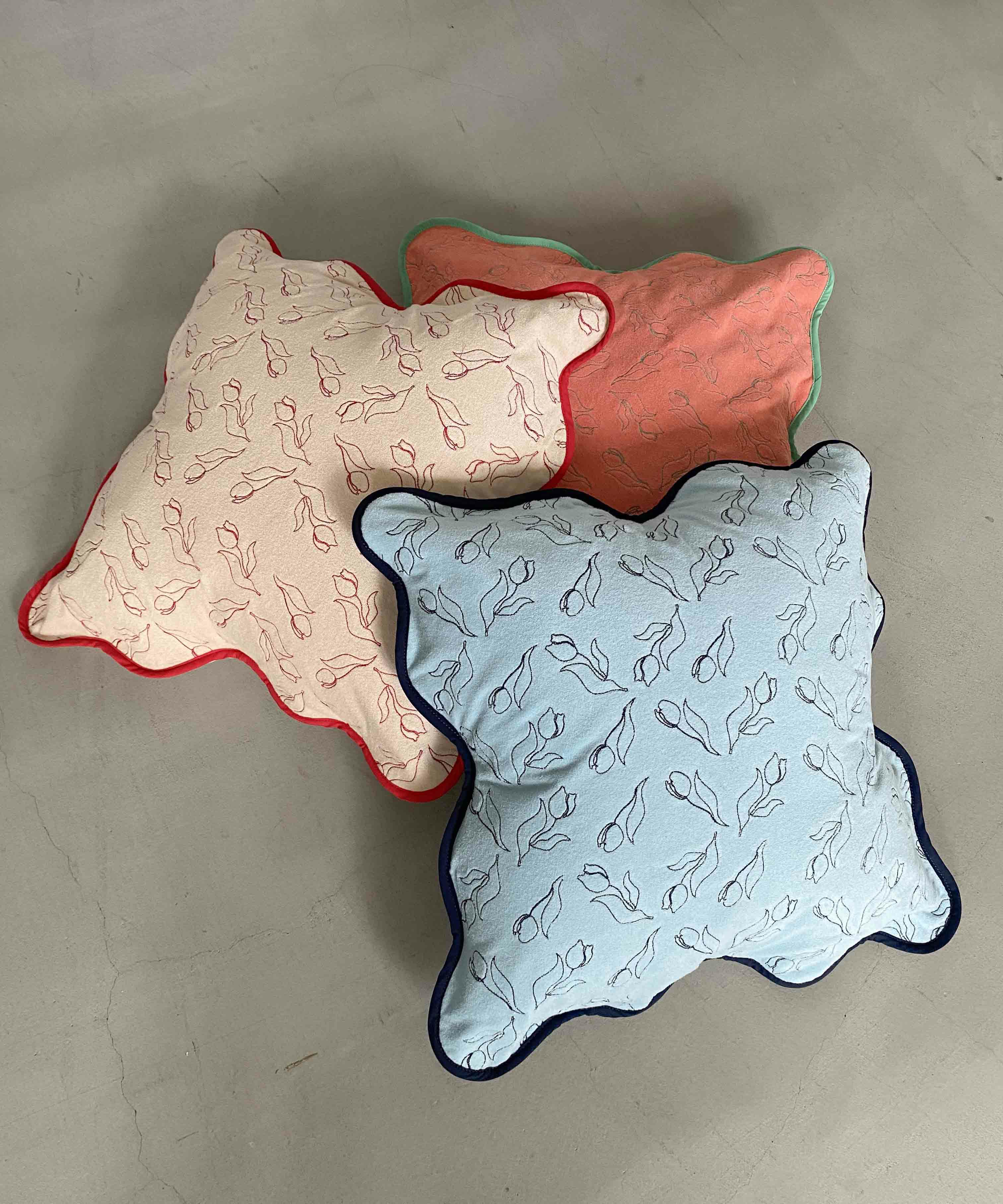 Casselini HOME(キャセリーニ ホーム)パイル刺繍クッションカバー