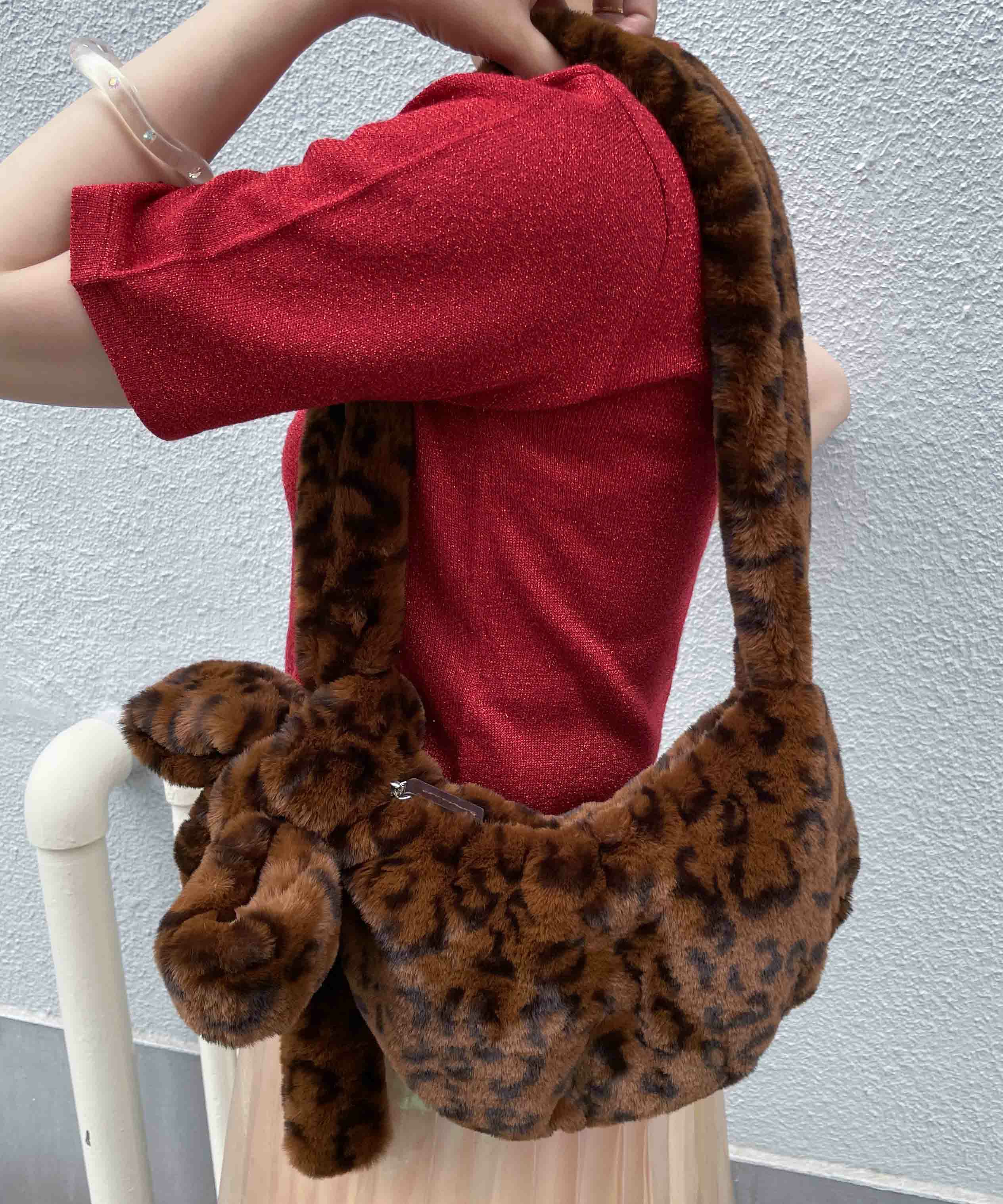 Casselini(キャセリーニ)フェイクファーリボンバッグ Casselini(キャセリーニ)フェイクファーリボンバッグ
