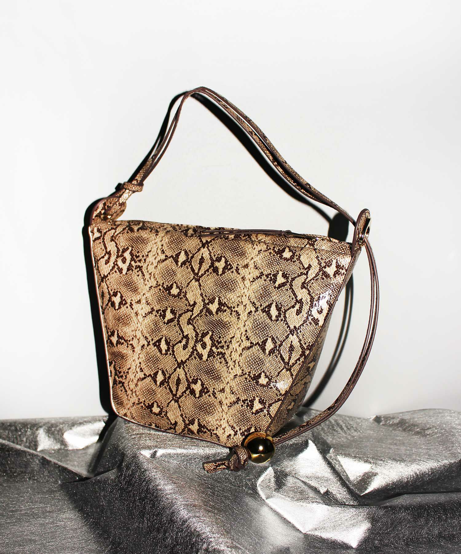 LE VERNIS] Transformer bag | CASSELINI ONLINE