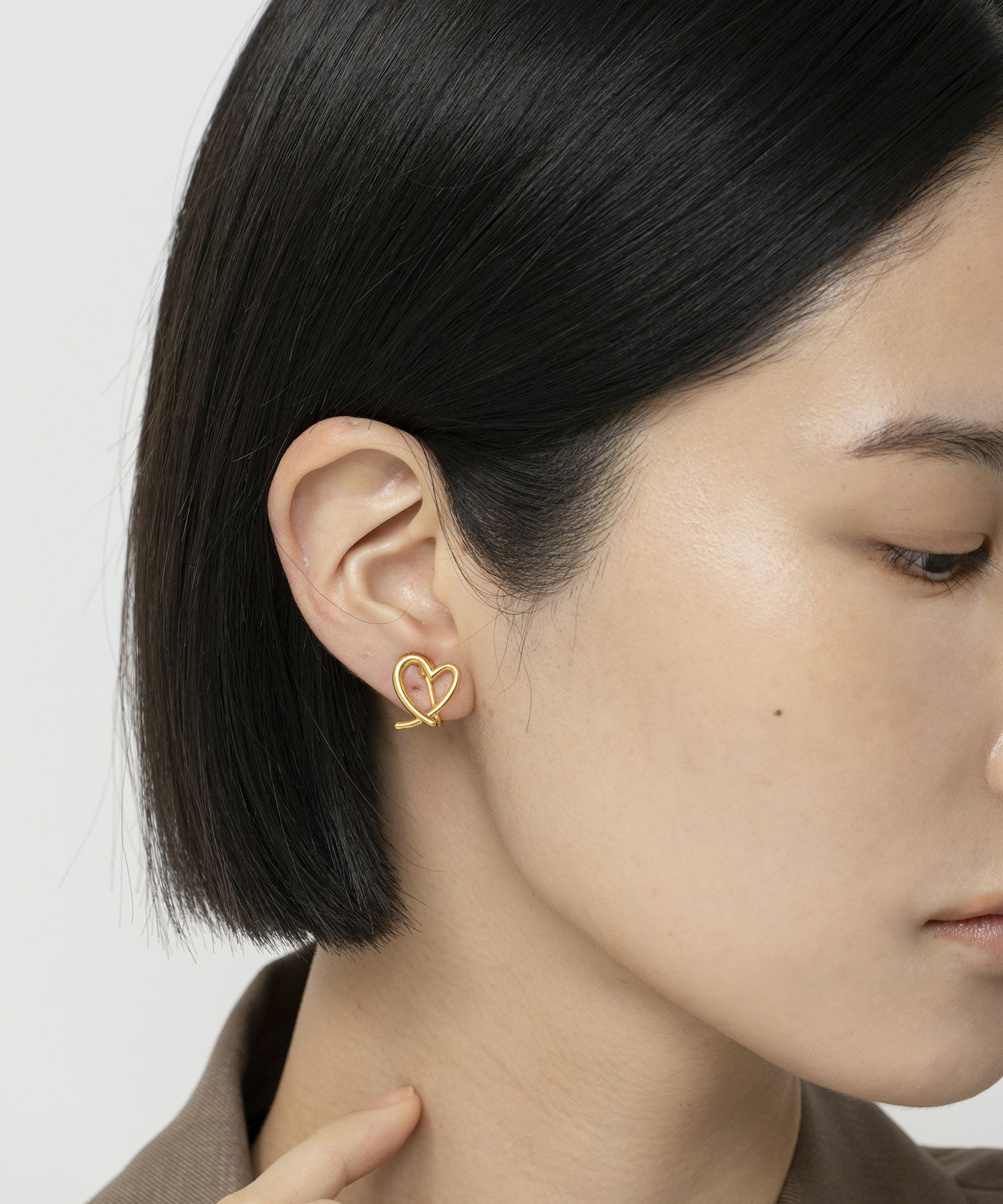 LAPUIS] Line coil heart earrings M | CASSELINI ONLINE SHOP