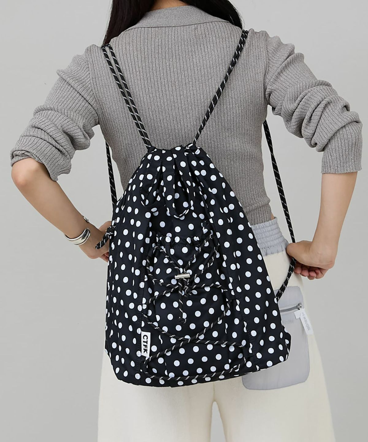 COLOR:モノトーン