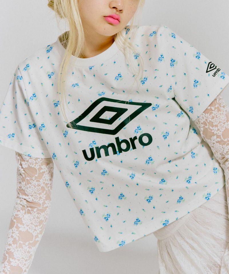 tシャツ 「UMBRO × Casselini」 花柄ロゴTシャツ レディース Casselini(キャセリーニ)【UMBRO × Casselini】花柄ロゴTシャツ