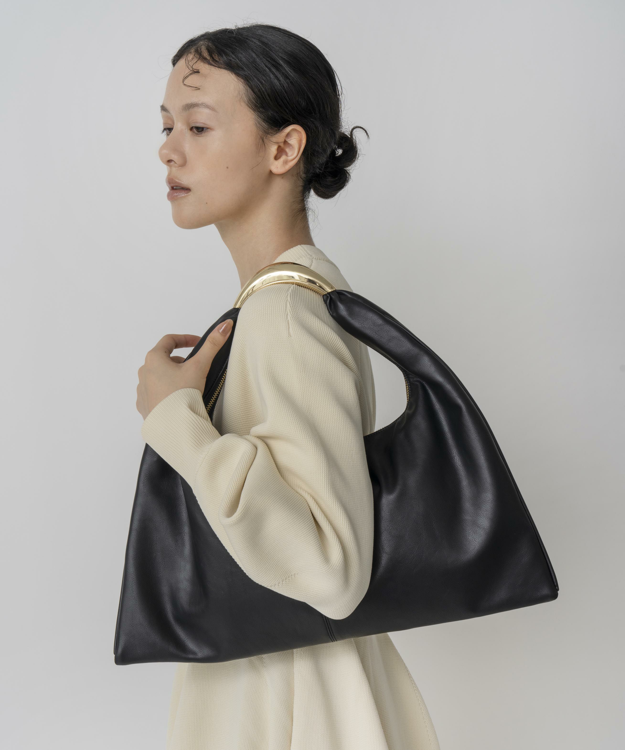 LE VERNIS] Sculpture triangle bag M | CASSELINI ONLINE SHOP