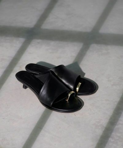 追加生産】[LE VERNIS] Toe ring sandals＜8月中旬発送予定