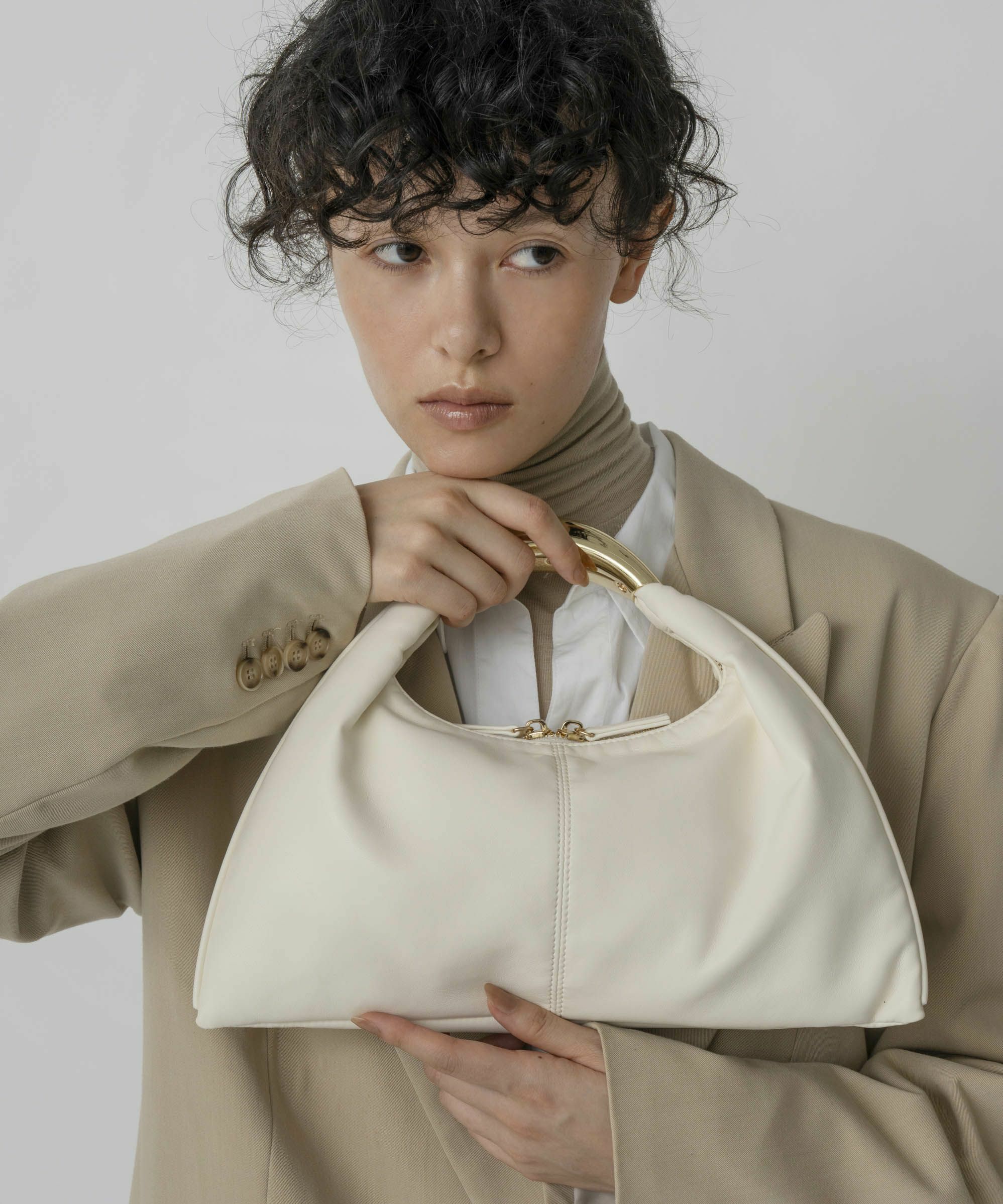 LE VERNIS] Sculpture triangle bag S | CASSELINI ONLINE SHOP