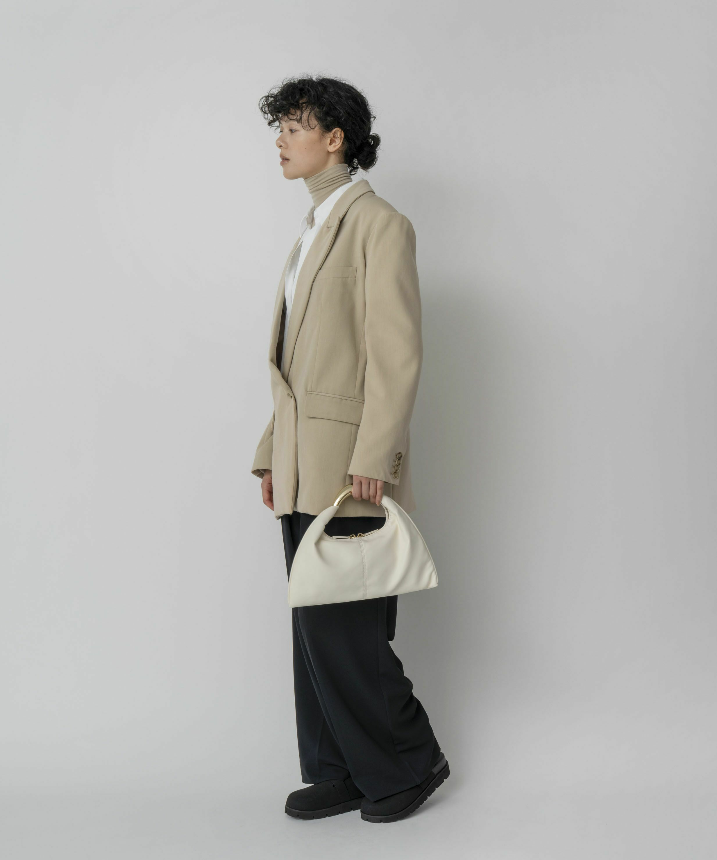 LE VERNIS] Sculpture triangle bag S | CASSELINI ONLINE SHOP