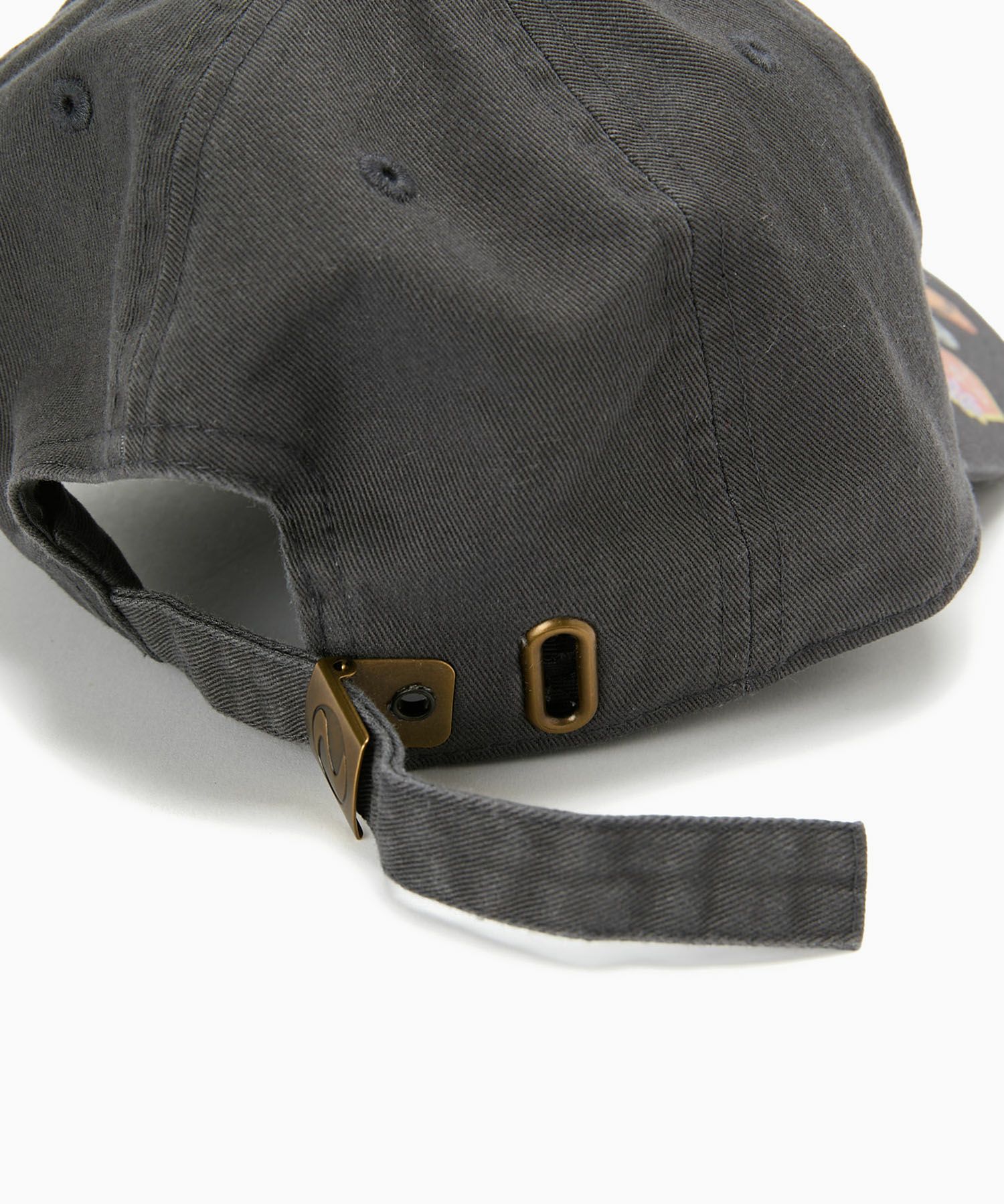 HEY! Mrs ROSE(ヘイ！ミセスローズ)シール風プリントキャップ＜3月中旬